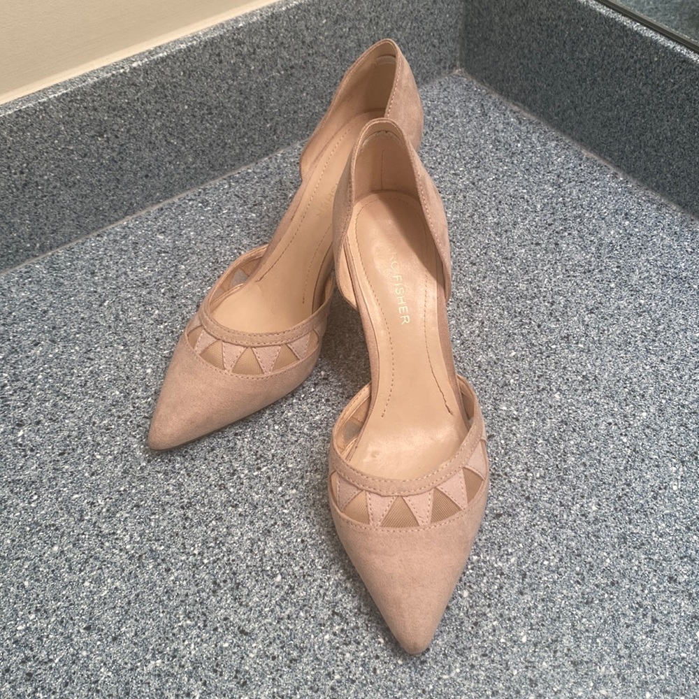 Marc Fisher Great Quality Nude Heels (Gently Used)